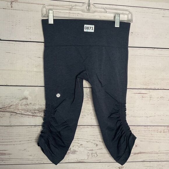 lululemon‎ cropped heather Gray leggings scrunched sides Size 6 Waist 26” - Picture 1 of 7